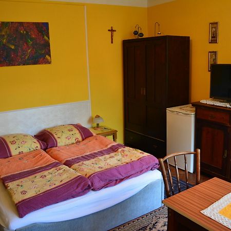 Privat Henry Bed & Breakfast Liptovsky Mikulas Bagian luar foto