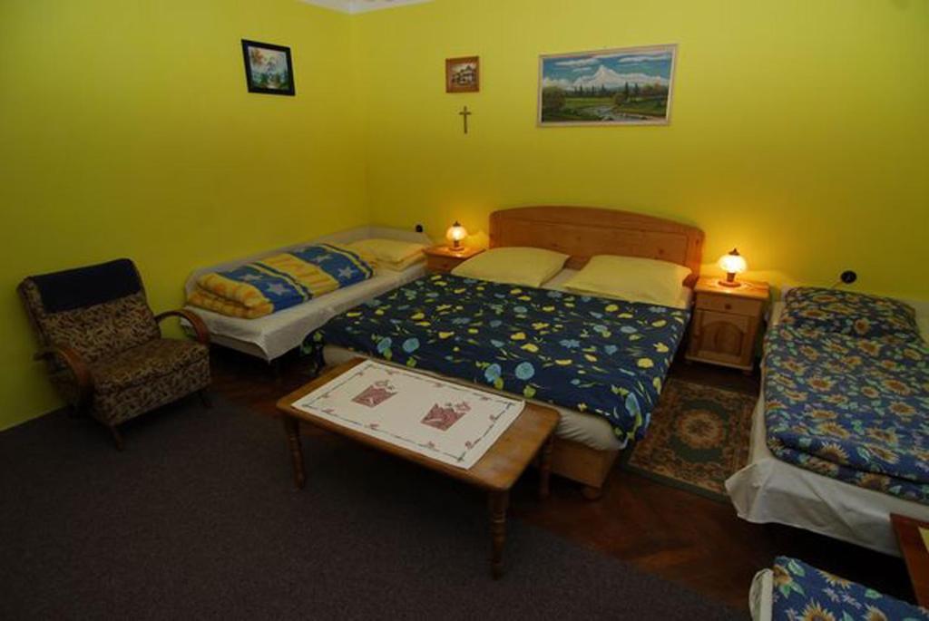 Privat Henry Bed & Breakfast Liptovsky Mikulas Ruang foto